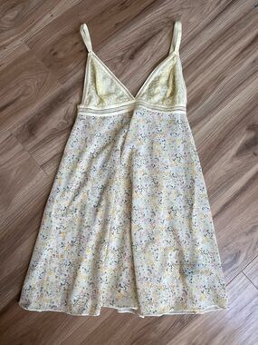 BCBGMaxAzria Pale Yellow Floral Lace-Trim Slip